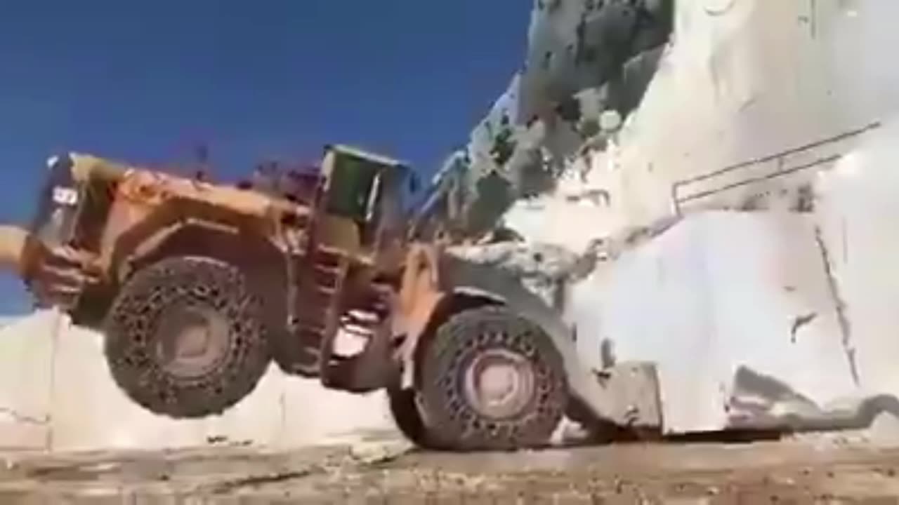 EH MA IN PASSATO CON CAVALLI E ASINELLI GLI VENIVA PIÙ SEMPLICE...QUESTO DOBBIAMO CREDERE...