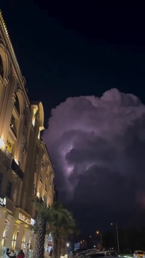 🌩️🛸🌩️🛸🌩️🛸UFO mania - Strangest Clouds observed in Islamabad #CLOUD #UFO #LIGHTNING