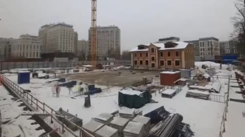 This is what the first movement of the house with the help of rails in Saint-Petersburg looked like.