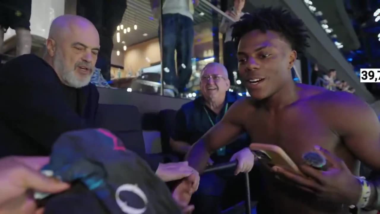 Speed just met Albania’s Prime Minister Edi Rama at the UCL Festival 🤯🇦🇱