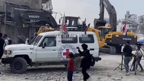 Arab reports: A team from the Red Cross and members of the Al-Qassam Brigades