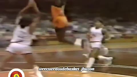 Michael Jordan💪🏀 rompe el tablero en 1985 en una promoción de las Air Jordan!