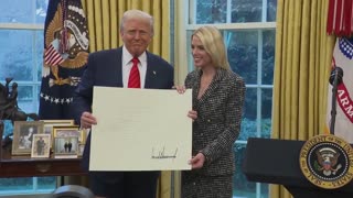 EN VIVO Y EN ESPAÑOL: DONALD TRUMP FIRMA ORDENES EJECUTIVAS Y ACABA TRAMPA ELECTORAL