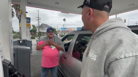 GIVING AWAY FREE GAS ON 55 st. (1080p)