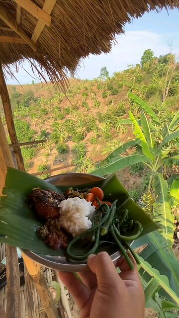 Eat delicious food in hill.