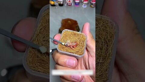 Мужчина подобрал яйцо на улице и даже не думал, что кто то из него вылупится