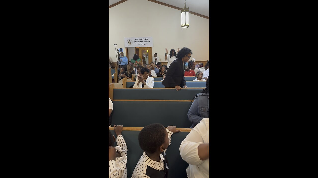 Mother was feeling it 💃🏽🙌🏾💃🏽💃🏽💃🏽💃🏽 #praisebreak