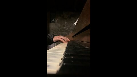 How to play Jingle bells on Acoustic Piano for Beginners