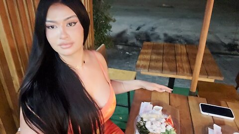 HOT GIRL Discovering Hawaiian Mana Poke in São Paulo 🍣 Brazilian Food Adventure