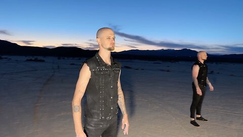 Hand to hand “Back in Black”