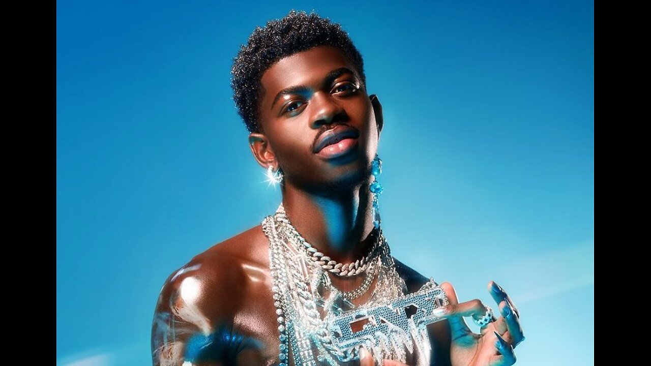 #LilNasX says he suddenly can't move one side of his face, and in the hospital #fyp 🙏🏾🙏🏾 #prayersup