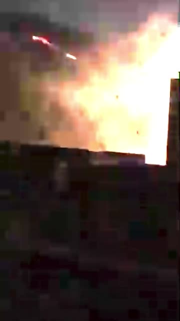 🇻🇪 🇺🇸 ⚔️ The Bell AH-1Z Viper helicopters are taking out targets in the dark