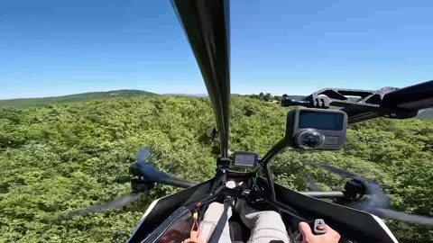 Jetson - Join the cockpit pilot view while exploring the Tuscany countryside