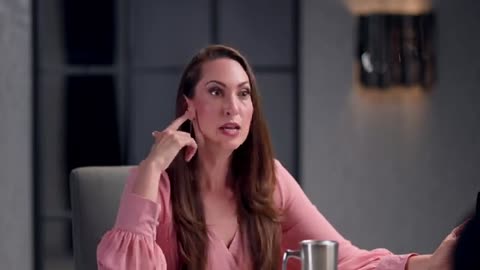 Body Language Expert Reveals the Shocking Reasons People Secretly Dislike You