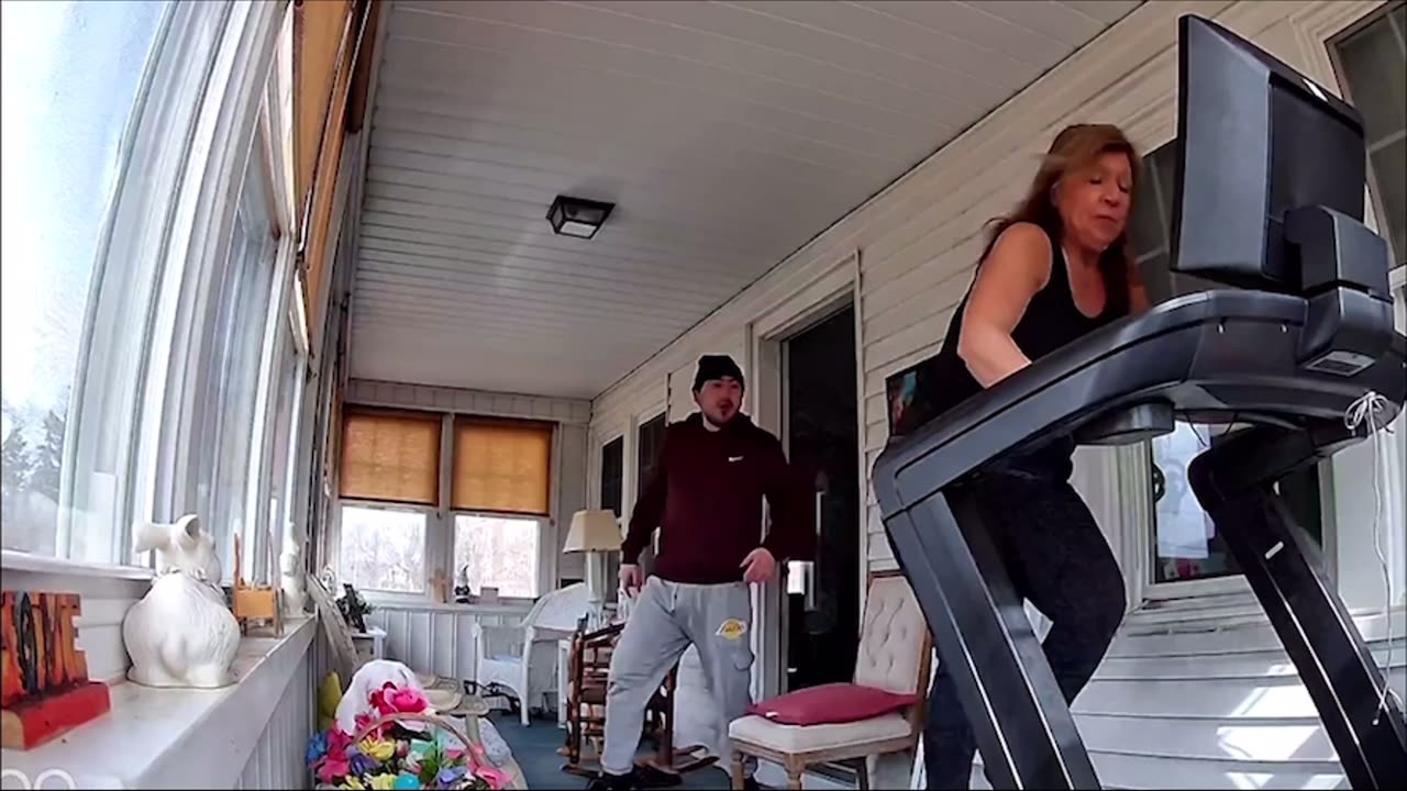 Woman Panics After Accidentally Setting Treadmill to Top Speed