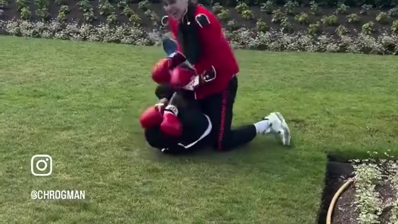 RT @ksinews__ This influencer fights a random fan