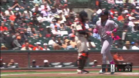 MLB - Ketel Marte golfs one out and the @Dbacks jump in front!