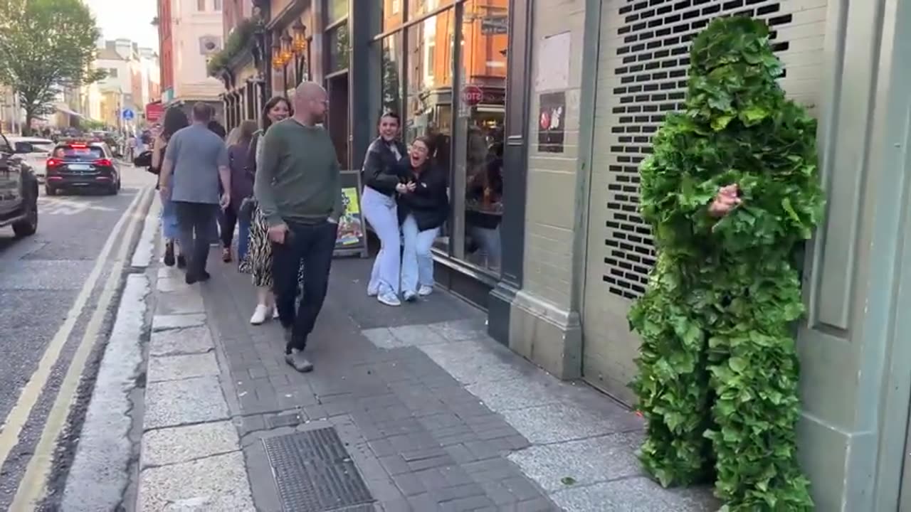 ترساندن رهگذرها تا مرز سکته