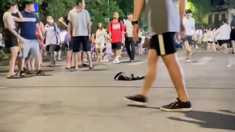 Street shuttlecock
