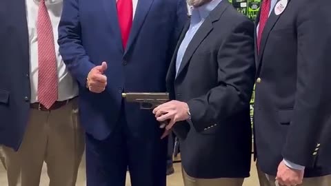 Trump Buys a Golden Glock in South Carolina! 🔫✨🇺🇸
