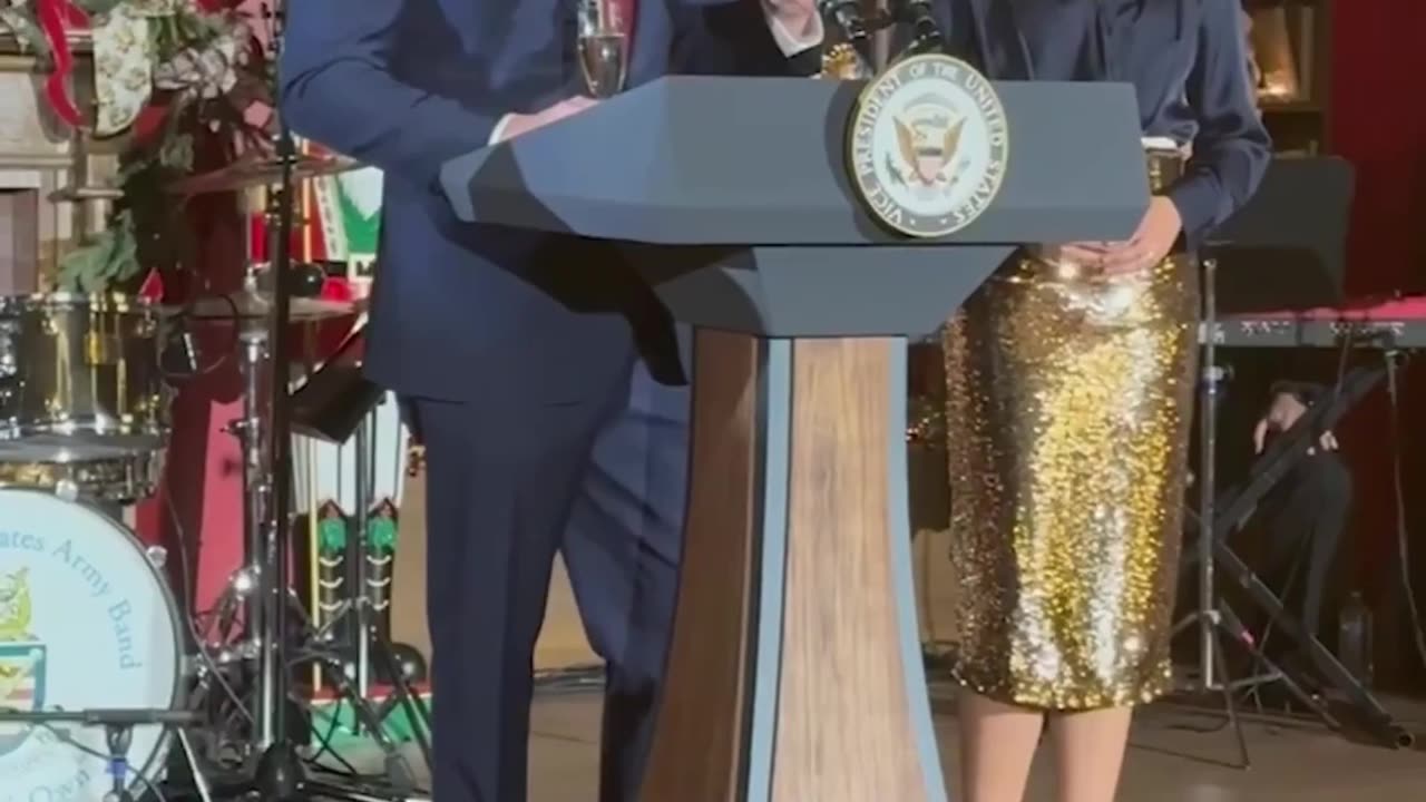 JD Vance Shares HILARIOUS Oval Office Moment: Trump Roasts Their Shoes!