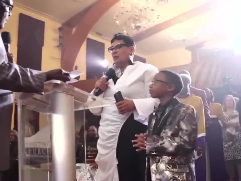 Bishop Marvin Winans blast member donating $1,200 instead of $2,000 during a fundraiser.