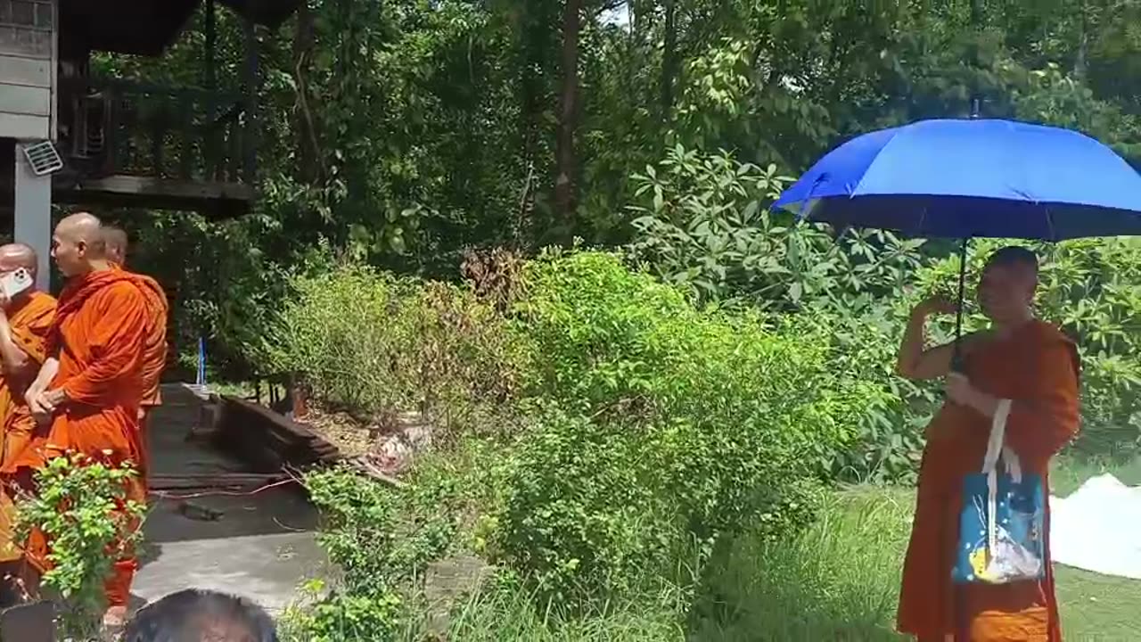 จจ.หนองคายพร้อมคณะ มอบปัจจัยพร้อมเครื่องอุปโภคบริโภค ช่วยเหลือวัดวีระโชติประชานุกูล