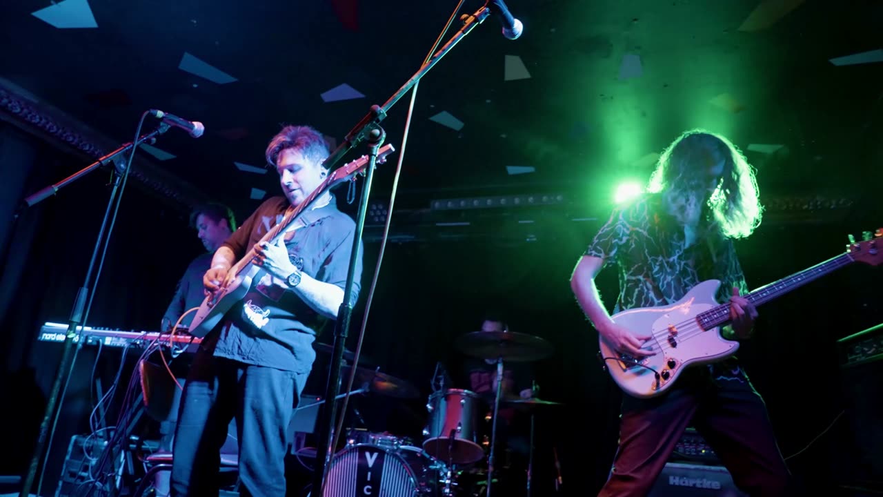 Tova live at The Victoria Dalston - part 4 | Cupchairs.com