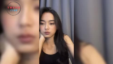 SEXY LIPS OF A WOMAN ON TOKTIK