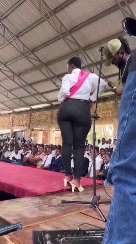 High school students with big Azz.