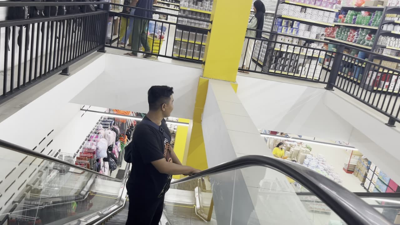 Shopping for a Beginner Content Creator: What to Buy on a Tight Budget" Description: