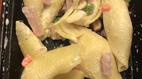 Very Nice Shells With Cut up Ham, Peas and Carrots