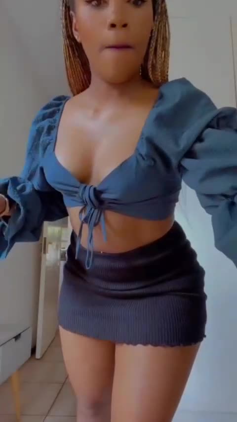 Africans girl dance so cool with beat..