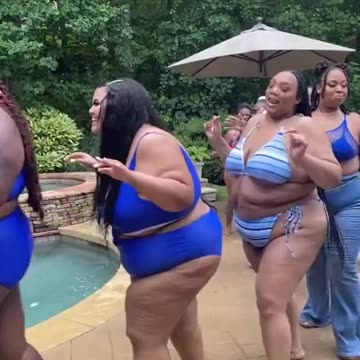 pool Party 😅😅😅🤣