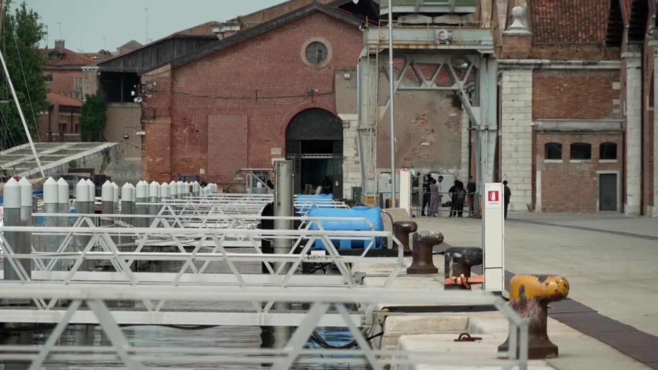 Bezos' Venice wedding party moved over security concerns