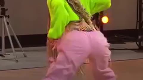 Amazing Dancer Tunes in Shake Body..you won’t believe the ending