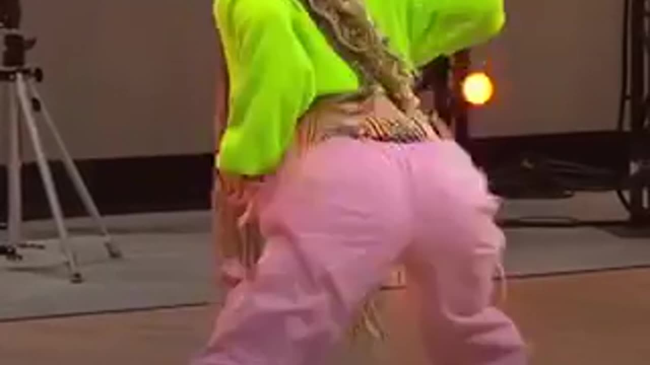 Amazing Dancer Tunes in Shake Body..you won’t believe the ending