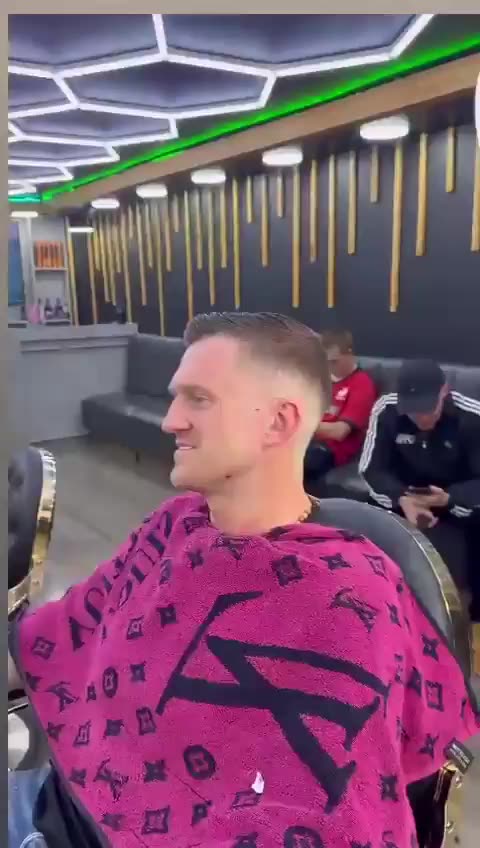 After Release, Tommy Robinson Hits the Barber to Go From Hobo to Hero