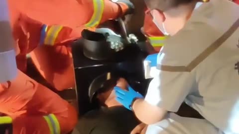 🚨🤯 This Guy's Head Got Stuck in a Traffic Light After a Crash | FeedMyCuriosity