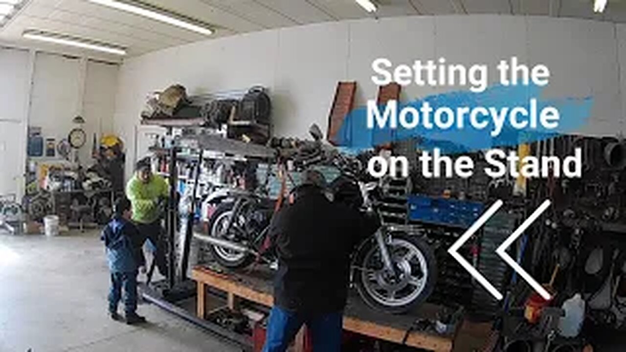 Setting the Honda GL 1000 on the Stand!