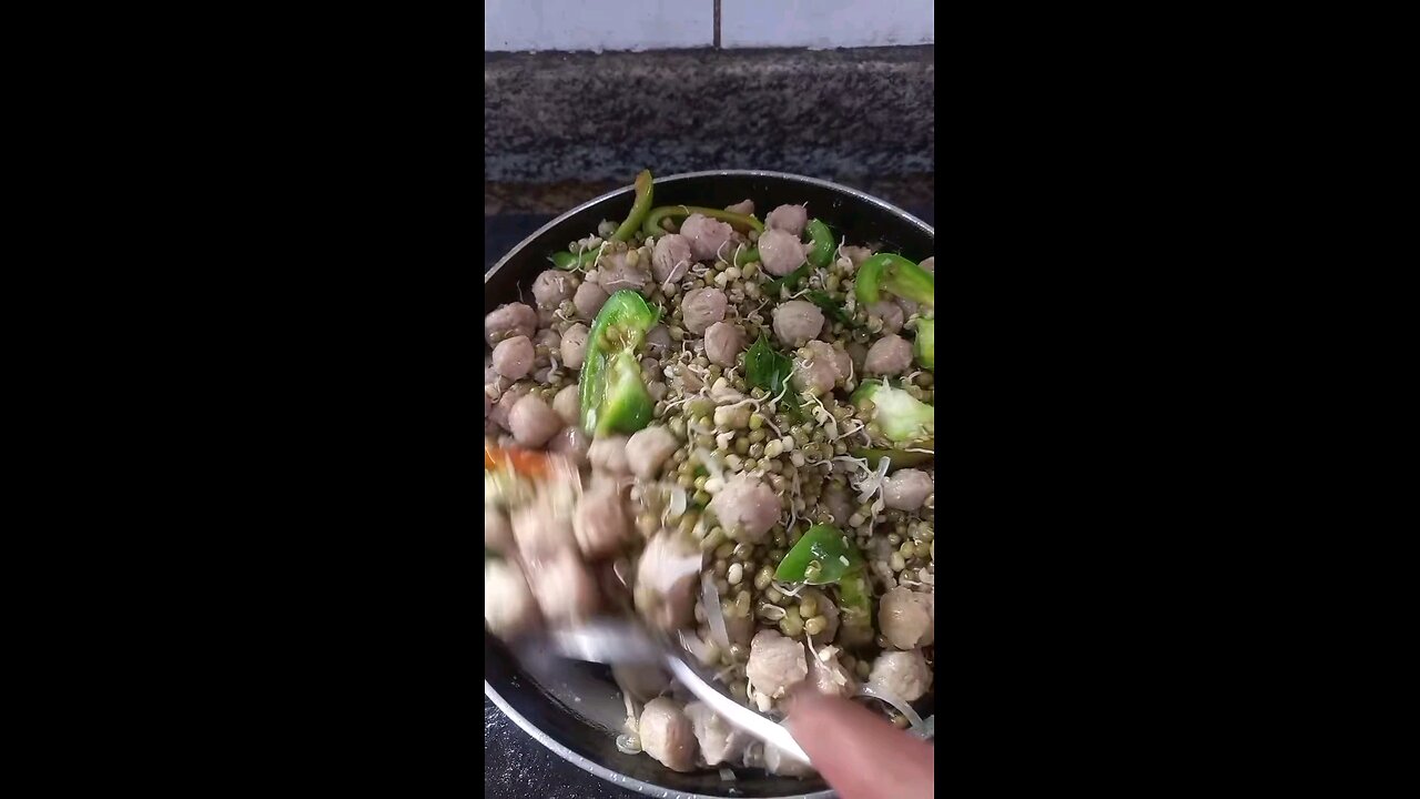 Let's make soy sauce with half-sprouted green moong and eat it with rice and a cabbage salad.