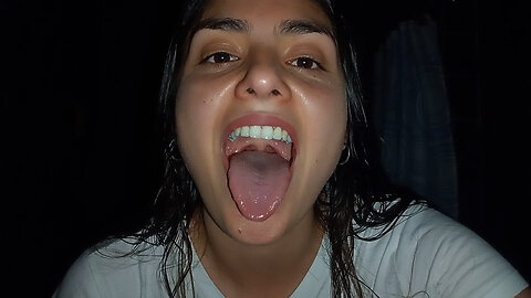 BEAUTIFUL WOMAN SHOWING HER TONGUE AND MOUTH ASMR PART 1