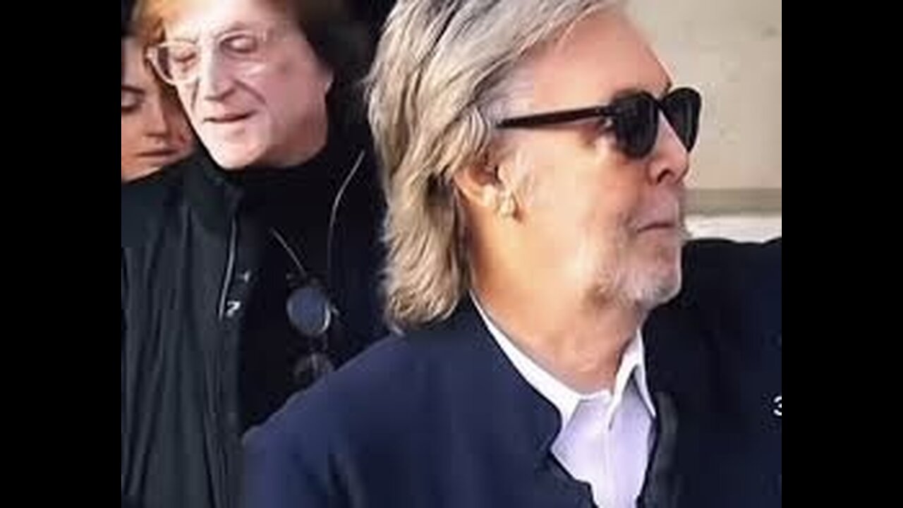 IS THAT JOHN STANDING BEHIND PAUL ?