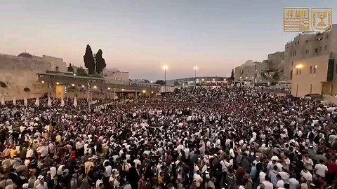 Thousands of Jews at the Western Wall attended the the closing prayer of 9th of Av.