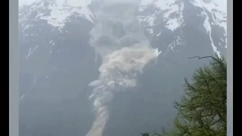 Switzerland ! Massive Glacier Collapse Buries Village Under Mountains of Ice and Debris