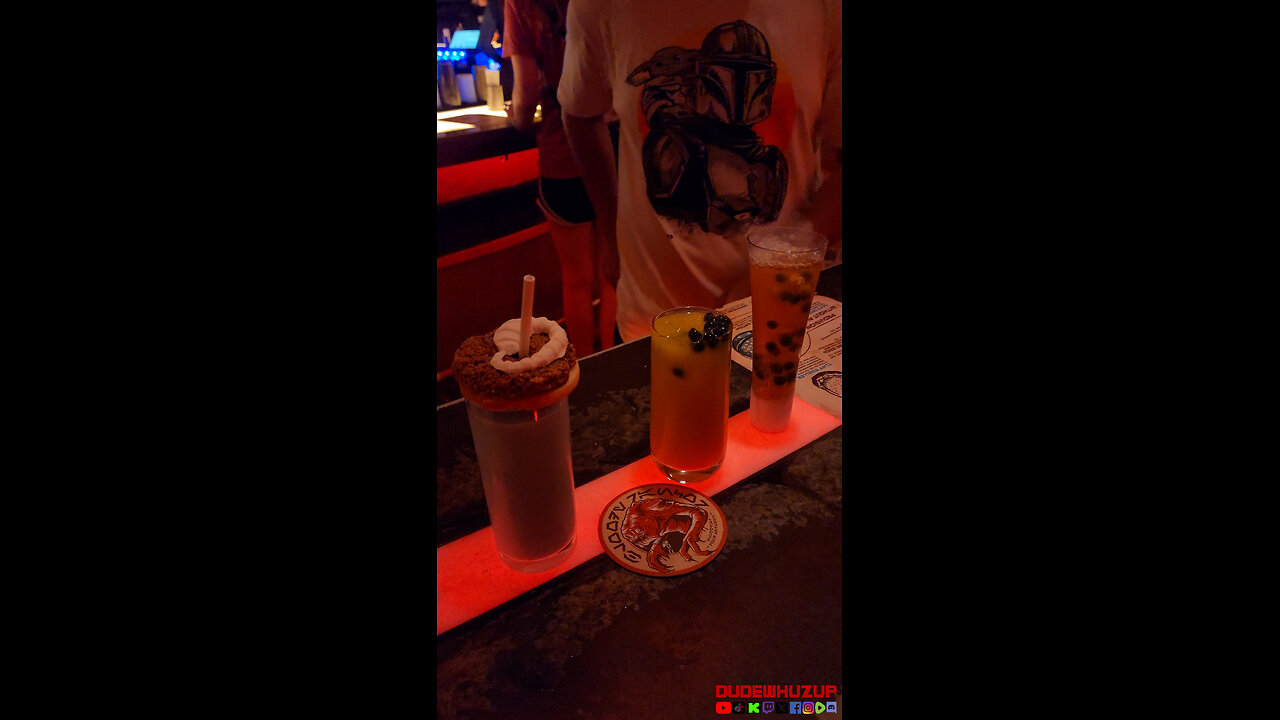 I went to this cool Star Wars Cantina(Oga's Cantina)