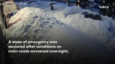 Locals battle snowdrifts as heavy blizzards continue in Russia’s Far East