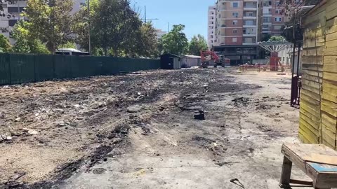 Shkrumbohen plotësisht mbi 20 dyqane, dëme të mëdha materiale