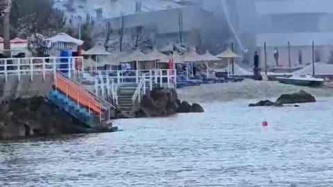 Shpërthimi me 32 kg tritol në Radhimë, gërmadhat dhe pluhuri mbyt turistët