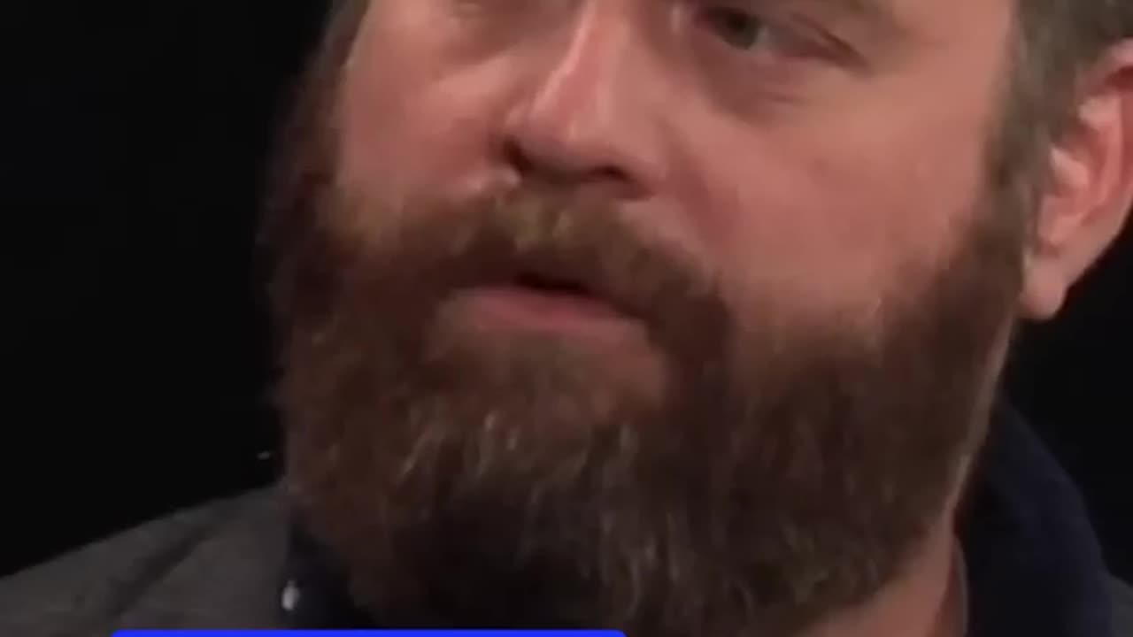 How Zach can keep a straight face in front of Jennifer is beyond me 💀 #Shorts #BetweenTwoFerns - 720
